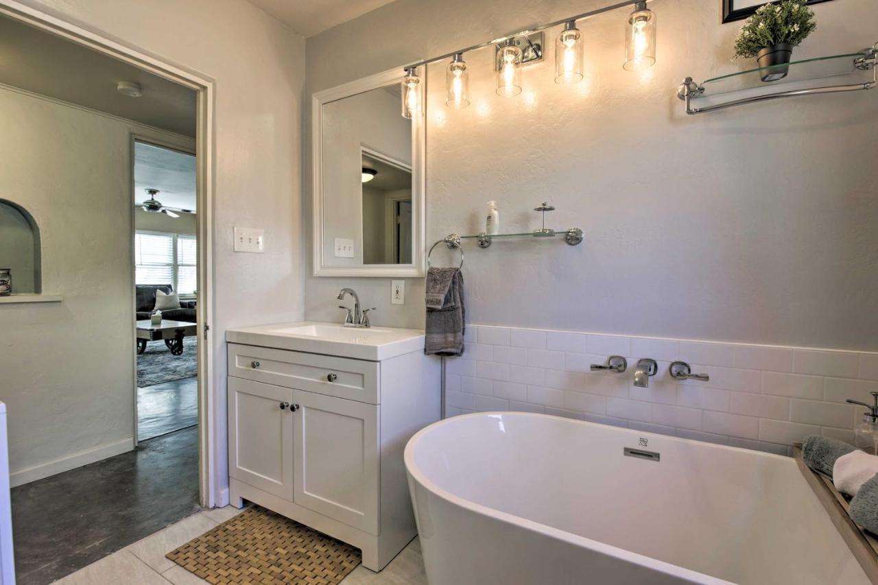 Central Phoenix Cottage With Private Yard! 외부 사진